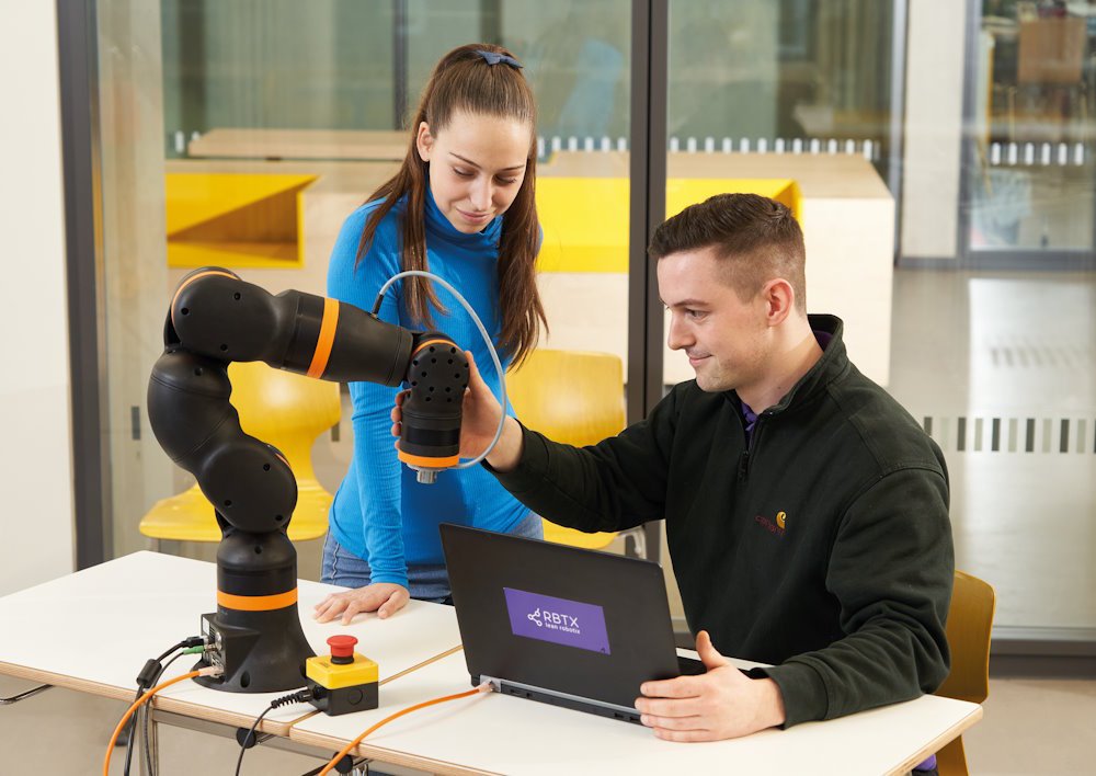 3297-irc-robot-training-Dp9x3asR